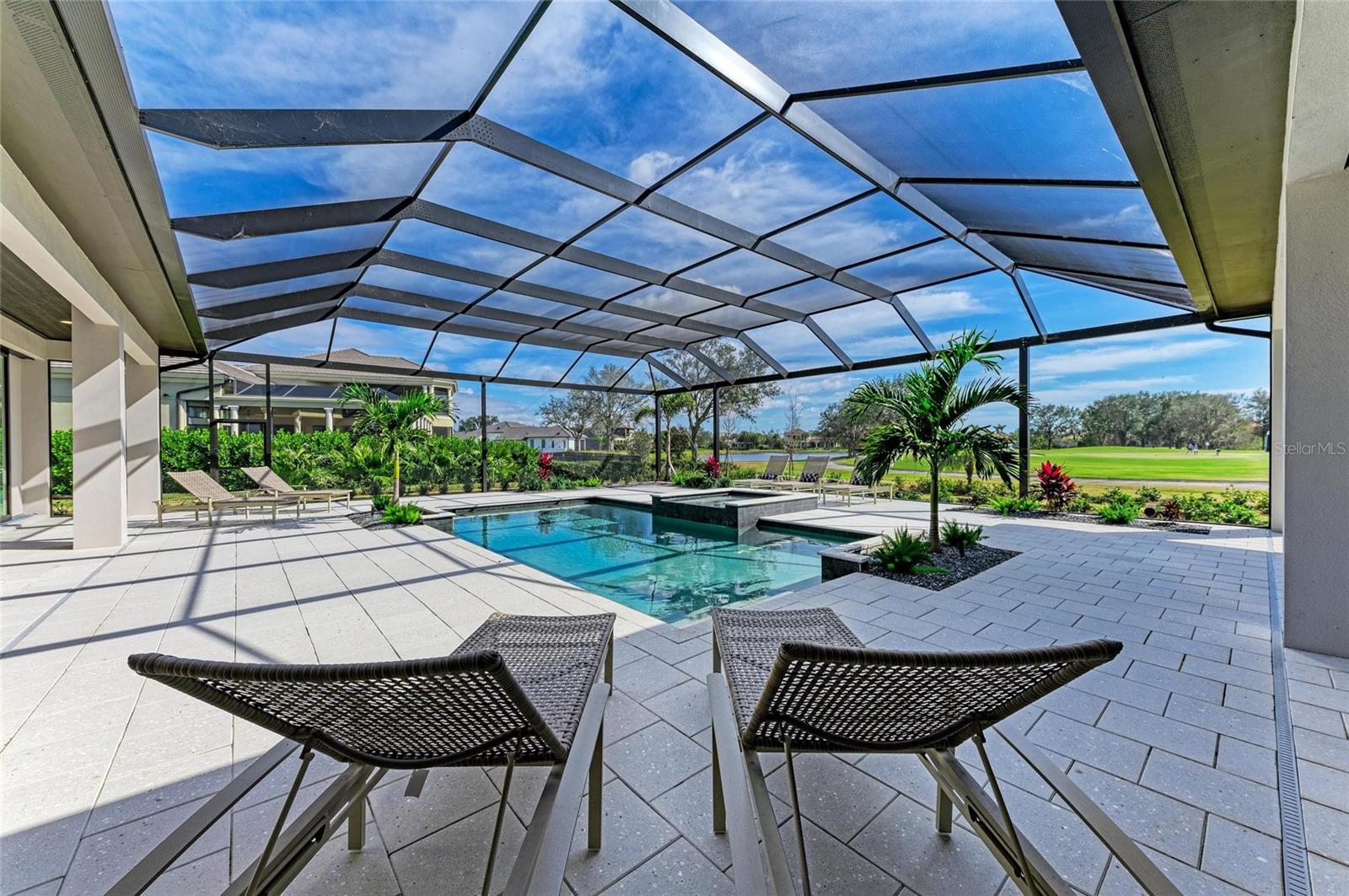 FOUNDERS CLUB - Residential