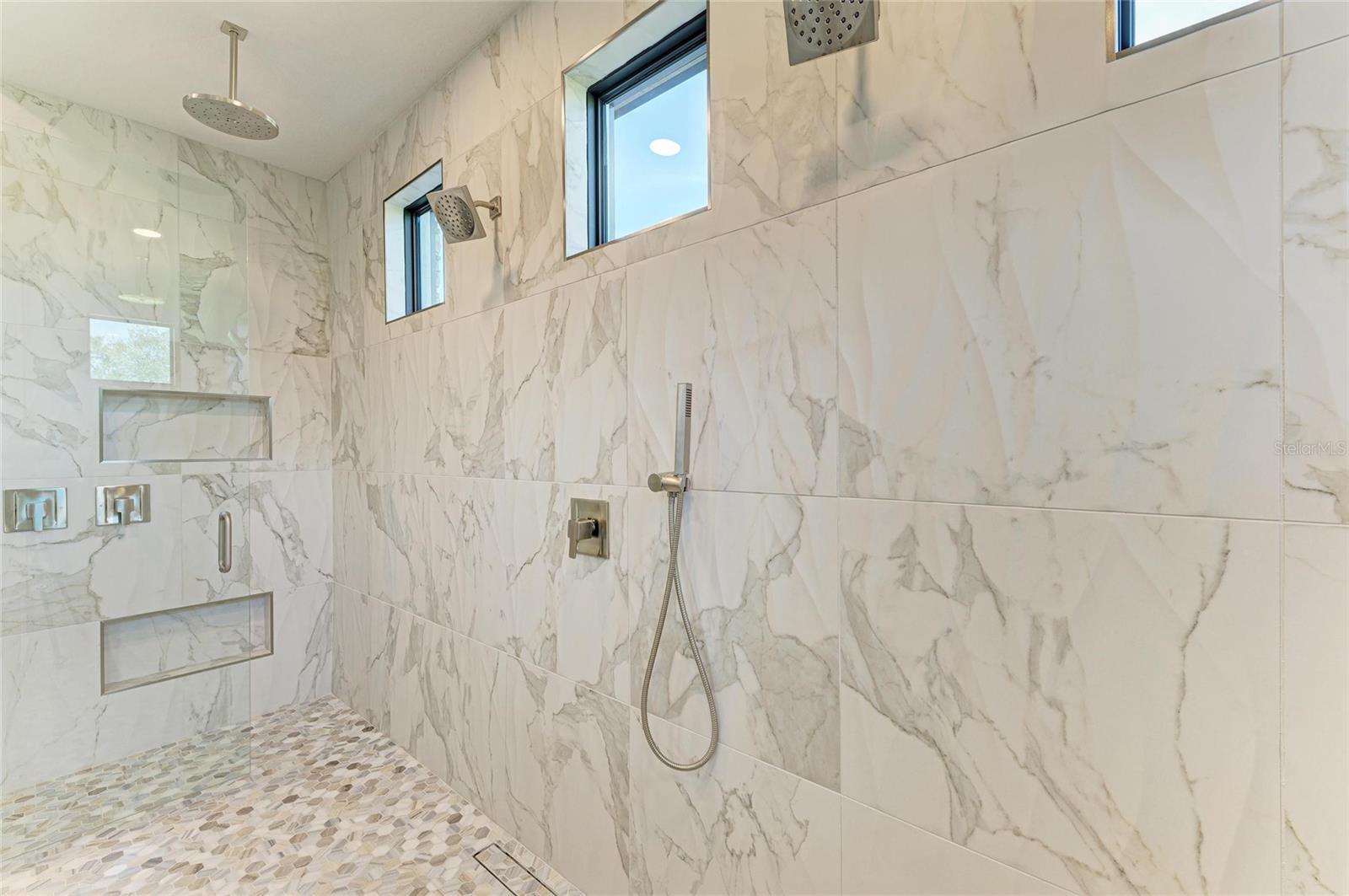 FOUNDERS CLUB - Residential