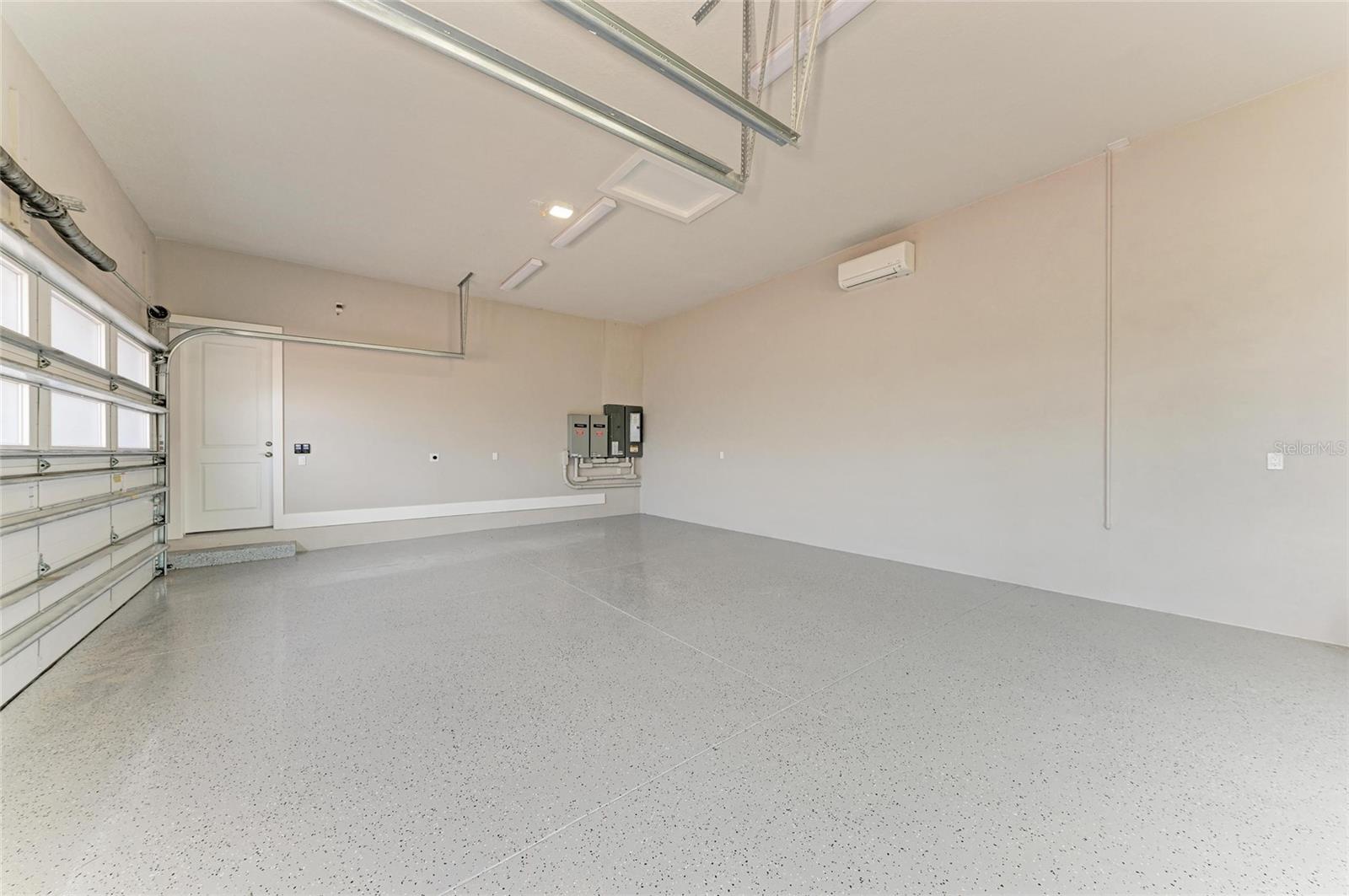 FOUNDERS CLUB - Residential