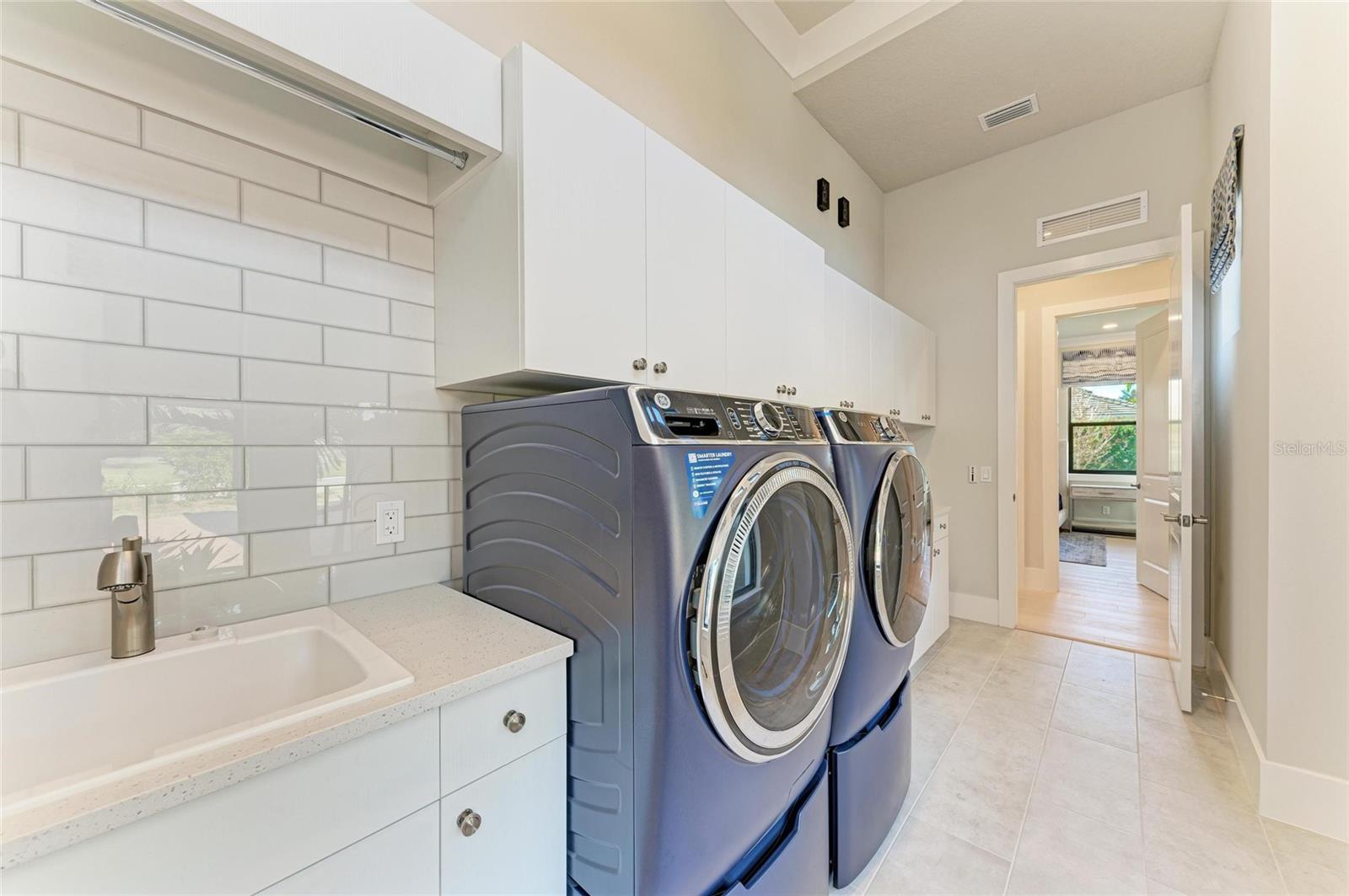 FOUNDERS CLUB - Residential