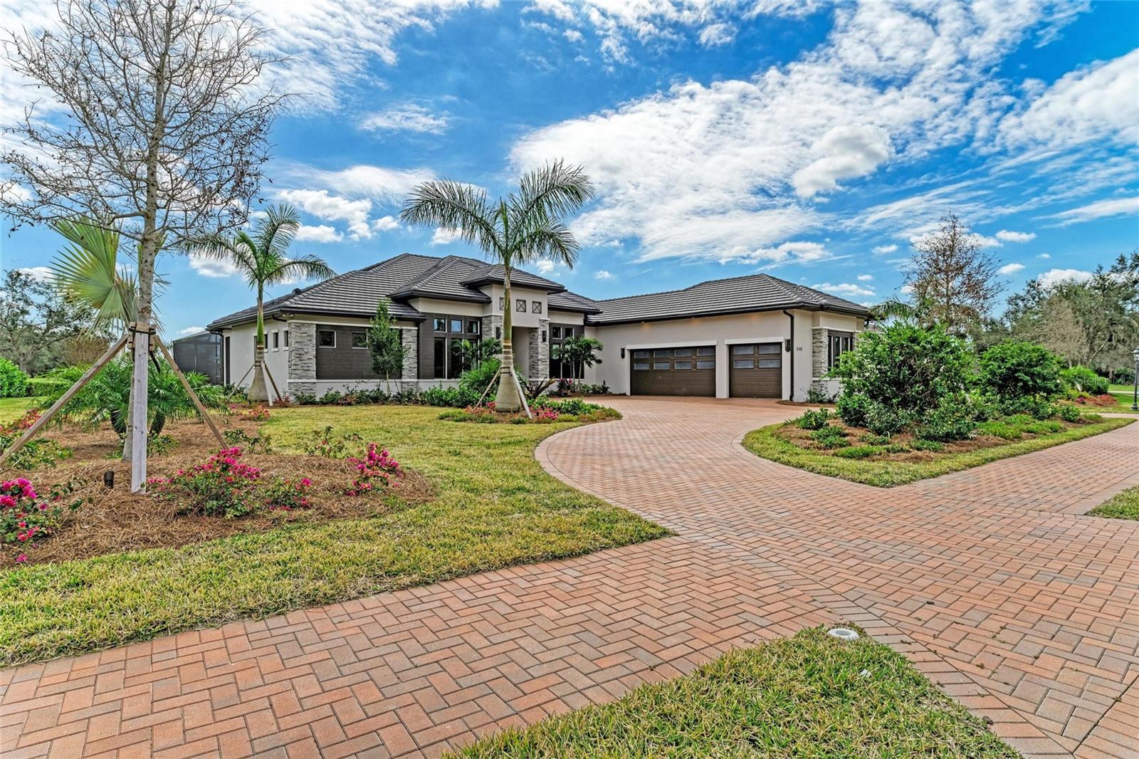 FOUNDERS CLUB - Residential