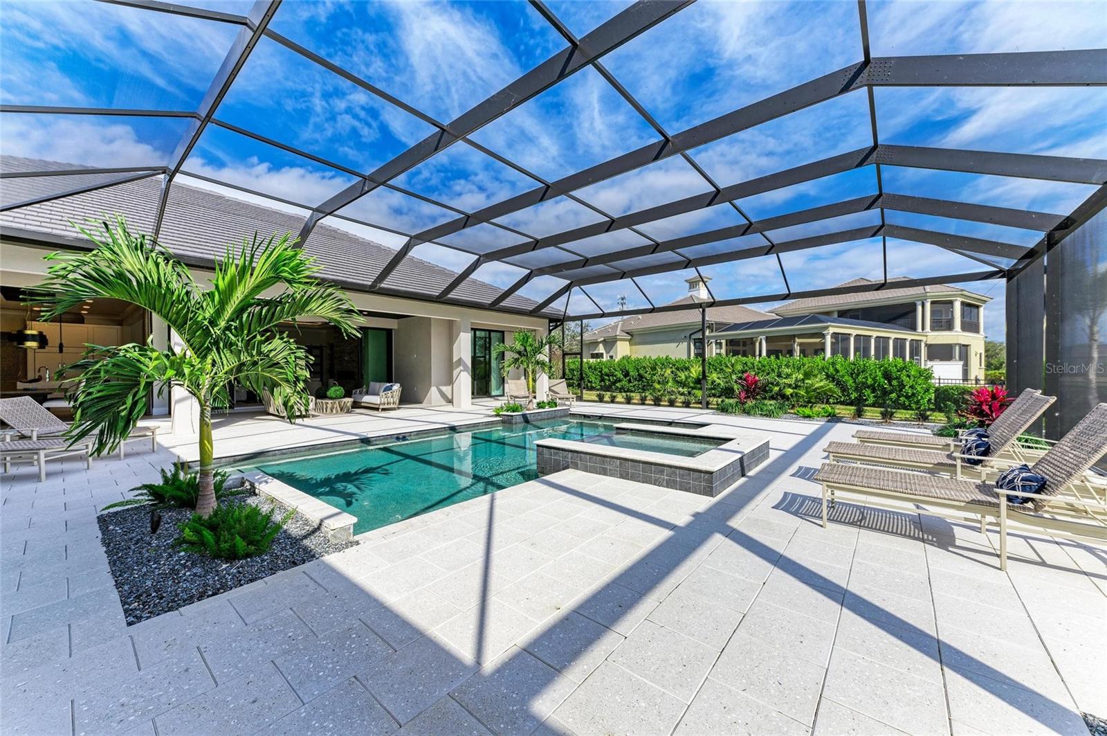 FOUNDERS CLUB - Residential