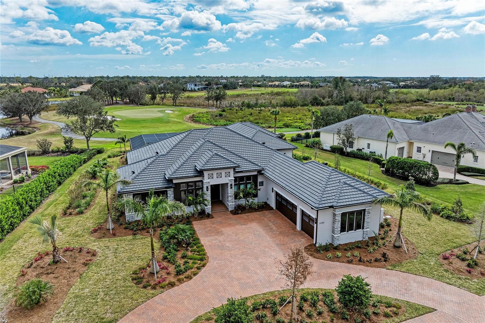 FOUNDERS CLUB - Residential