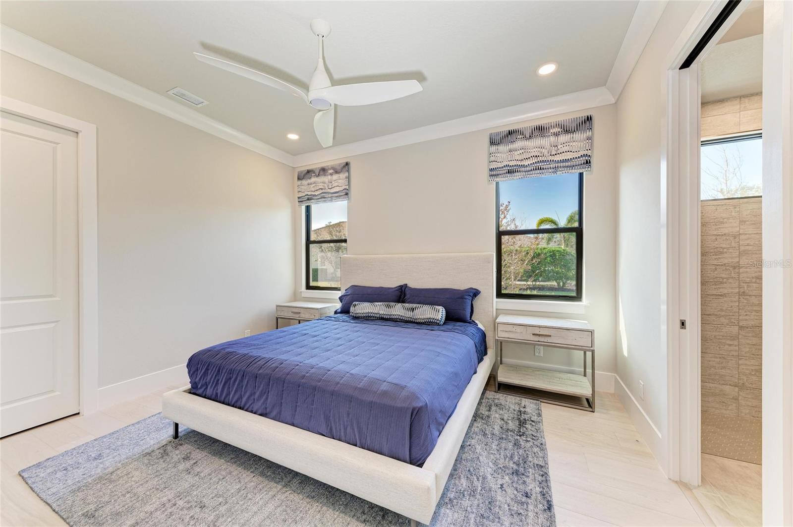 FOUNDERS CLUB - Residential