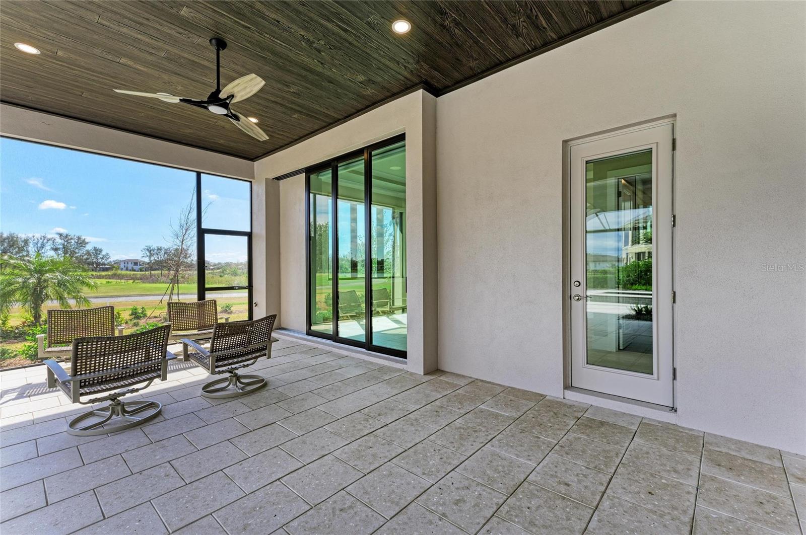 FOUNDERS CLUB - Residential