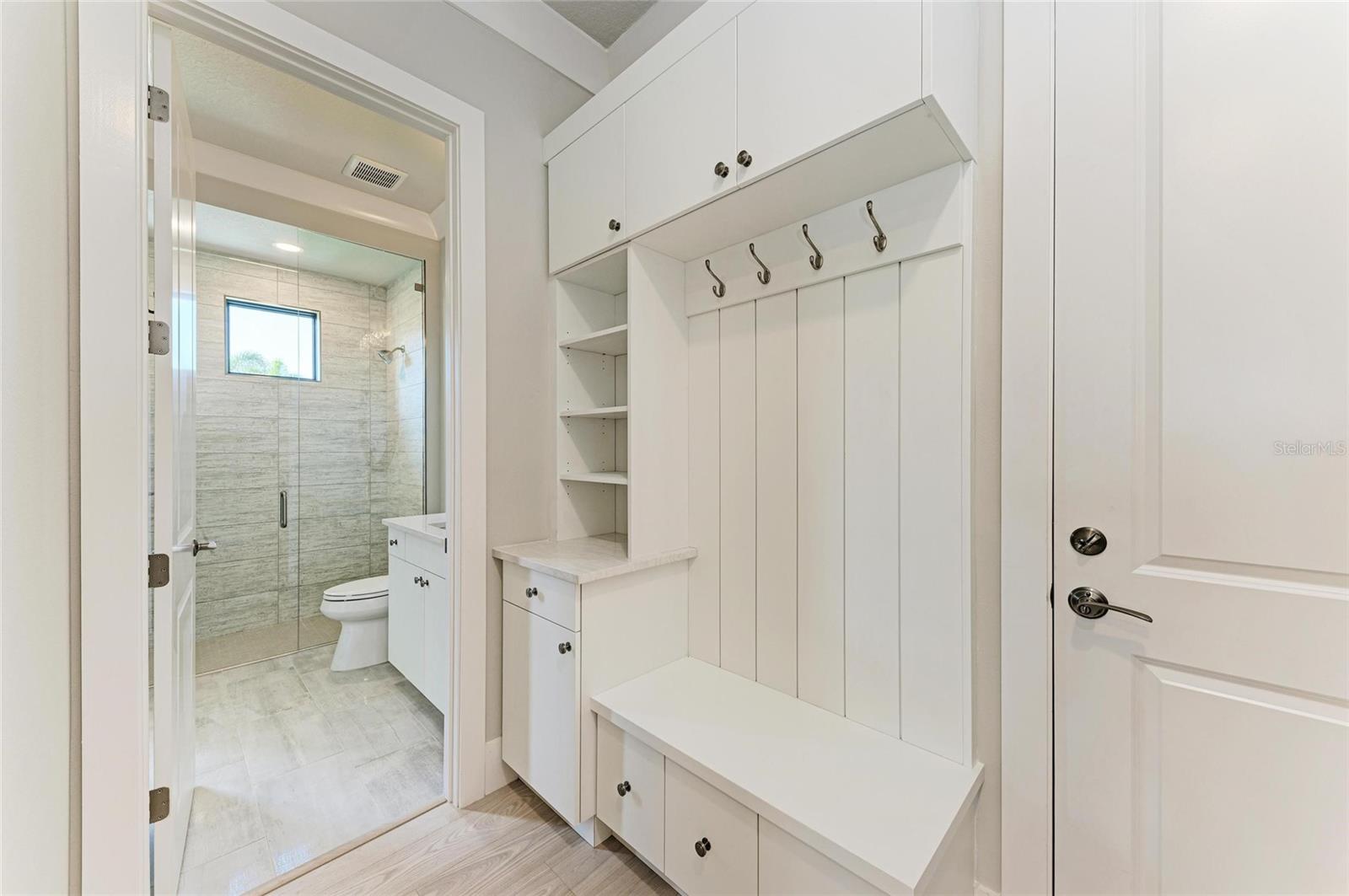 FOUNDERS CLUB - Residential