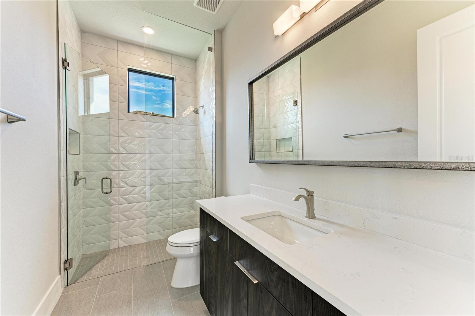 FOUNDERS CLUB - Residential