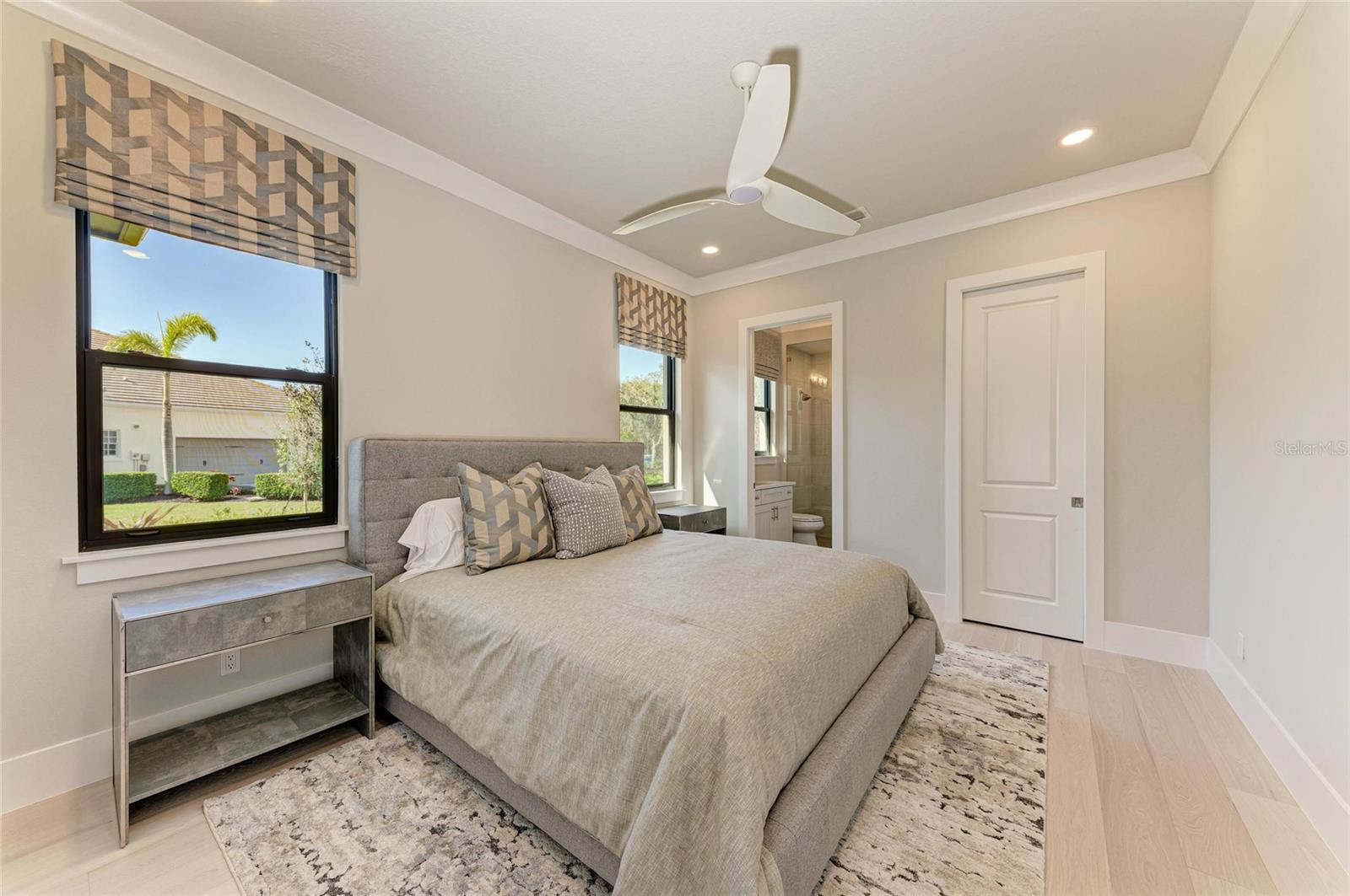 FOUNDERS CLUB - Residential