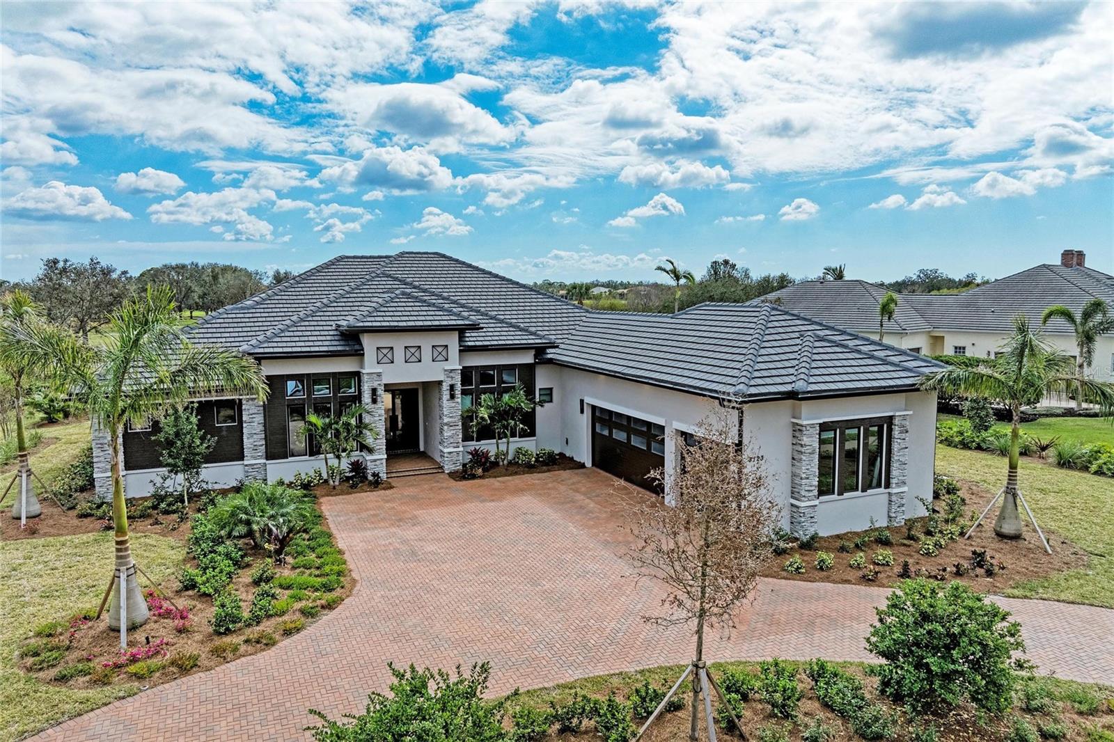 FOUNDERS CLUB - Residential