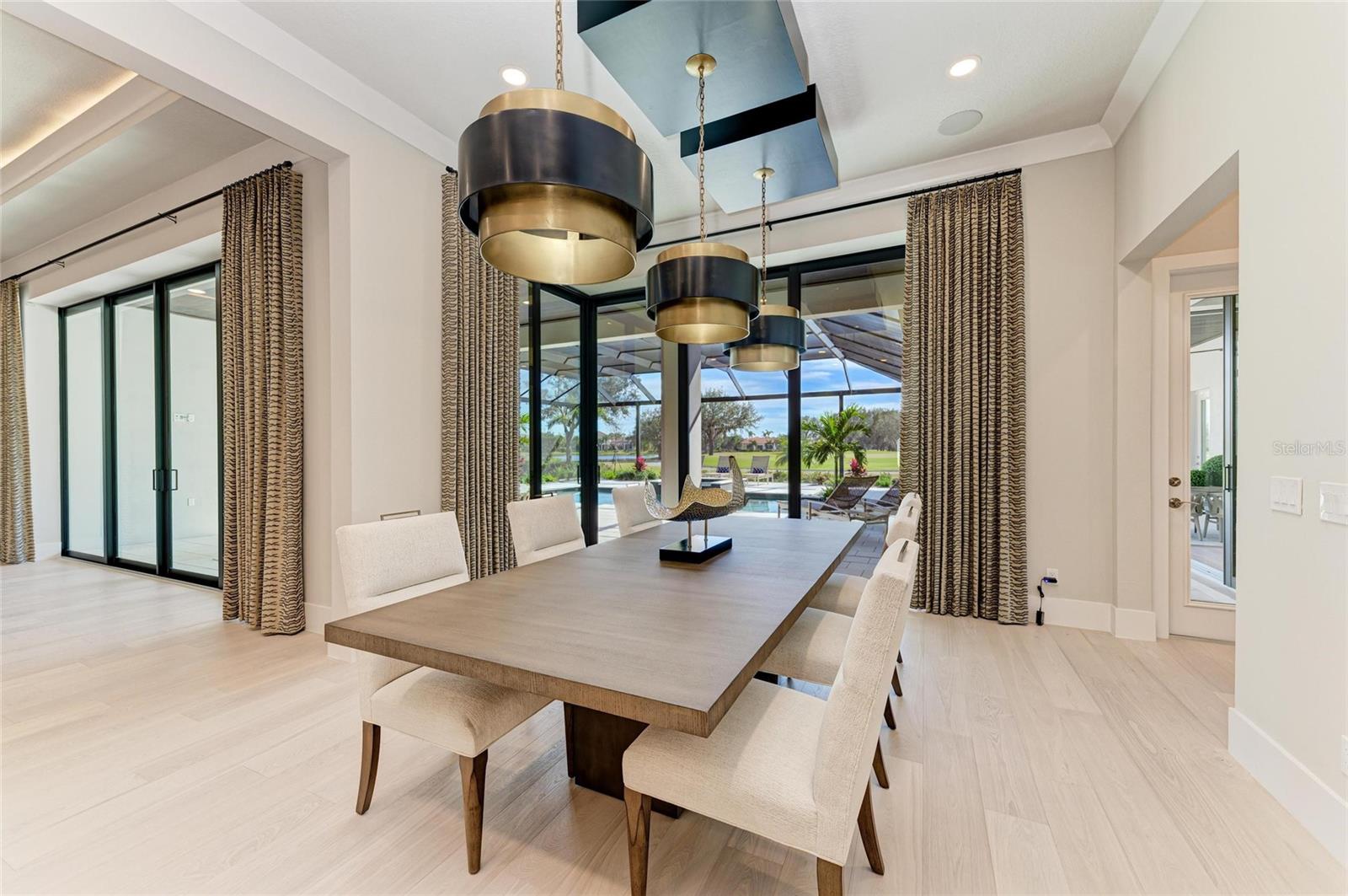 FOUNDERS CLUB - Residential