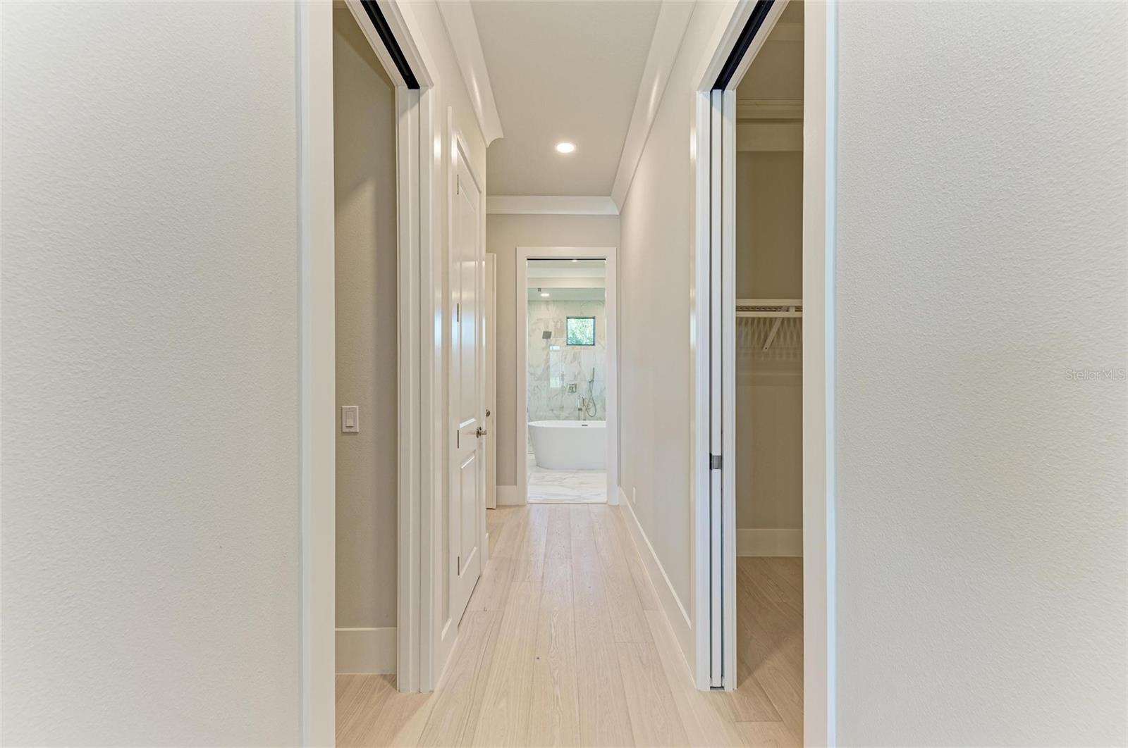 FOUNDERS CLUB - Residential