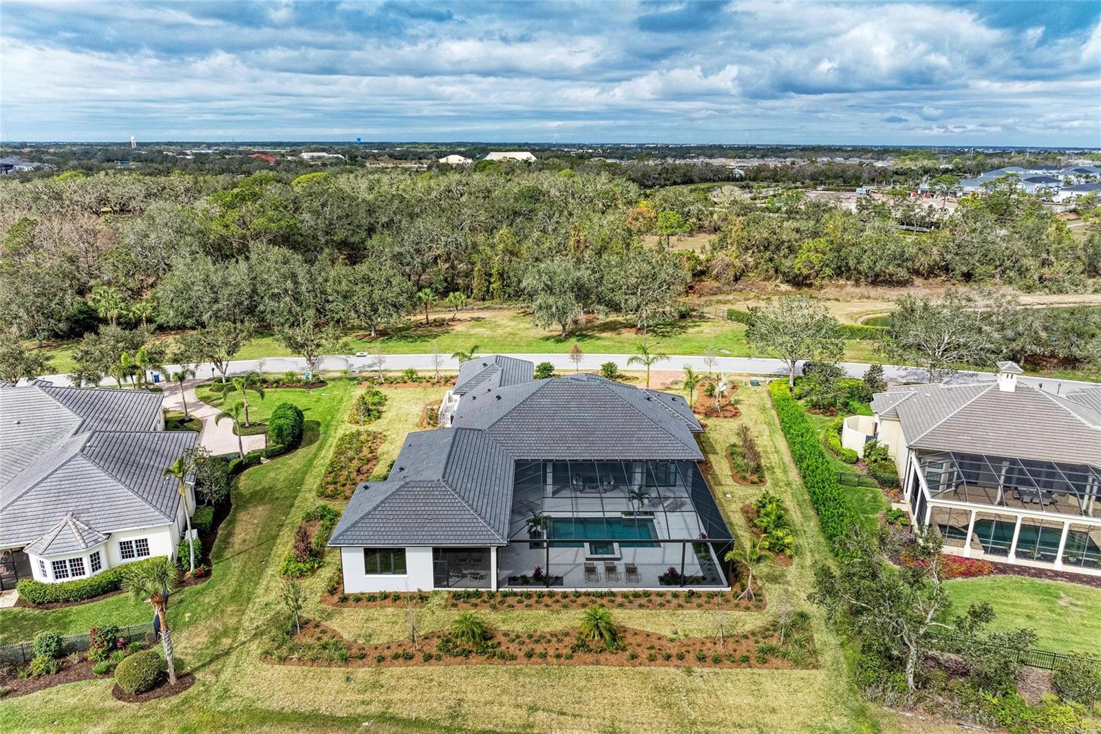 FOUNDERS CLUB - Residential