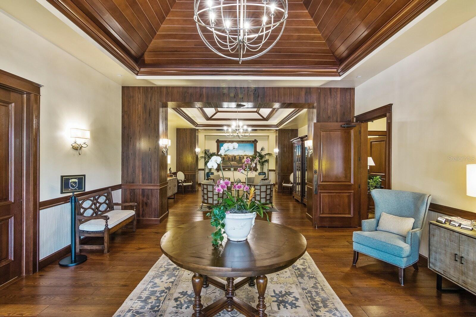 FOUNDERS CLUB - Residential