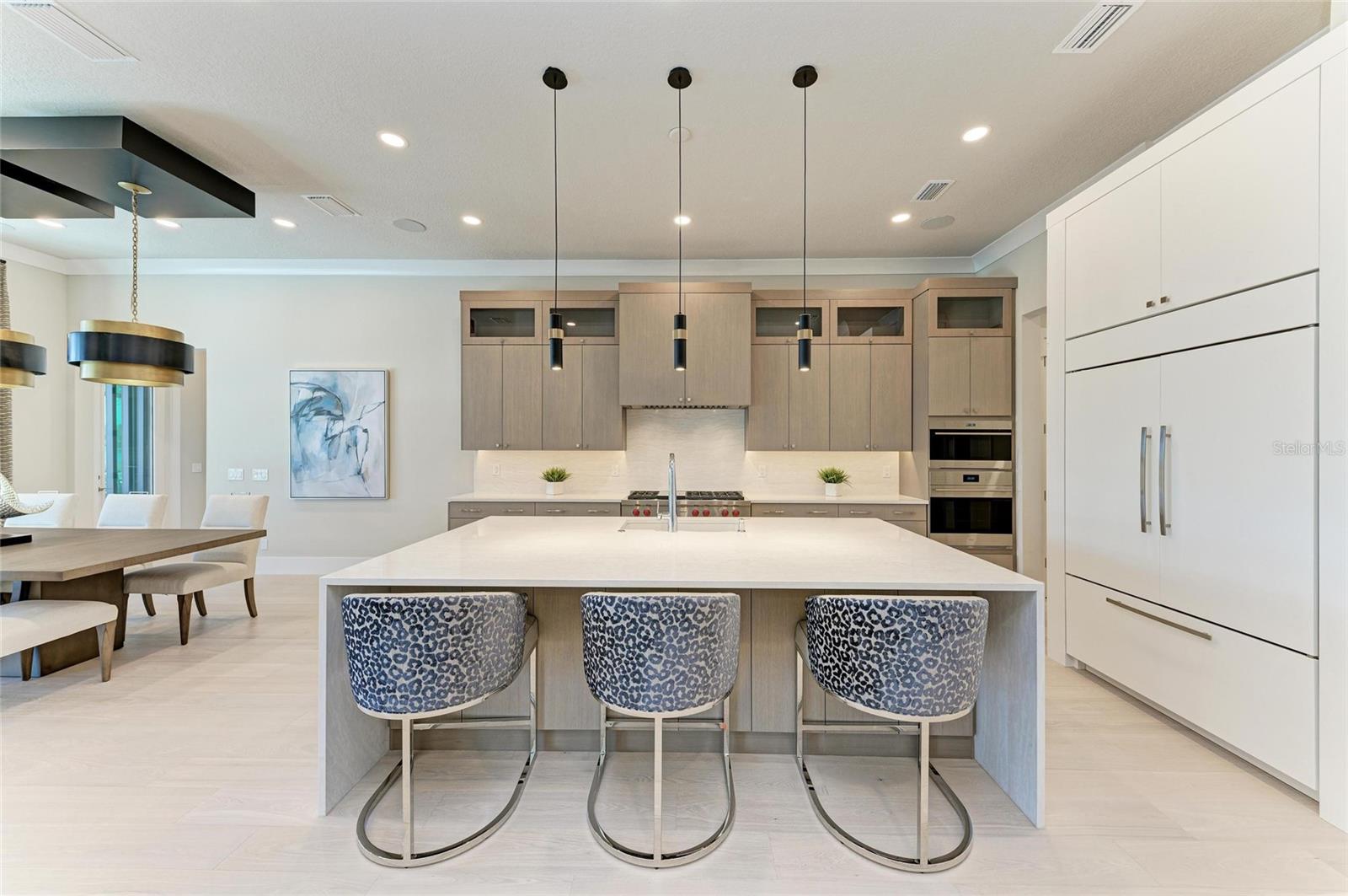 FOUNDERS CLUB - Residential