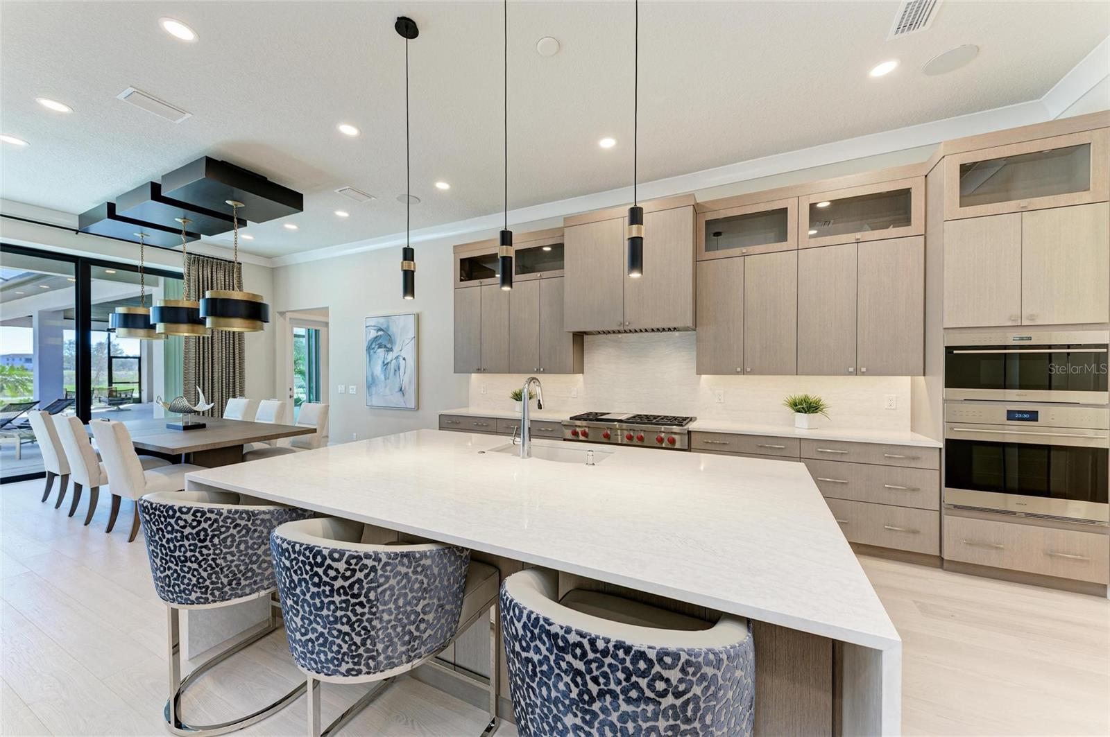 FOUNDERS CLUB - Residential