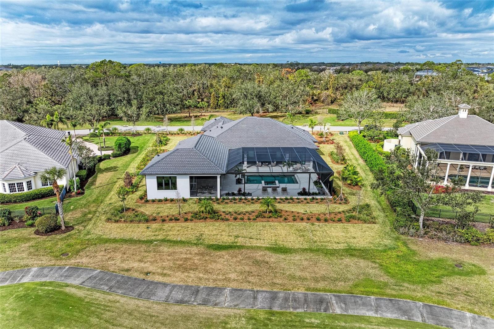 FOUNDERS CLUB - Residential