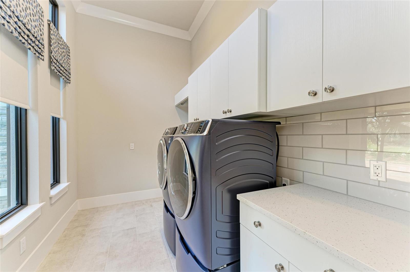 FOUNDERS CLUB - Residential