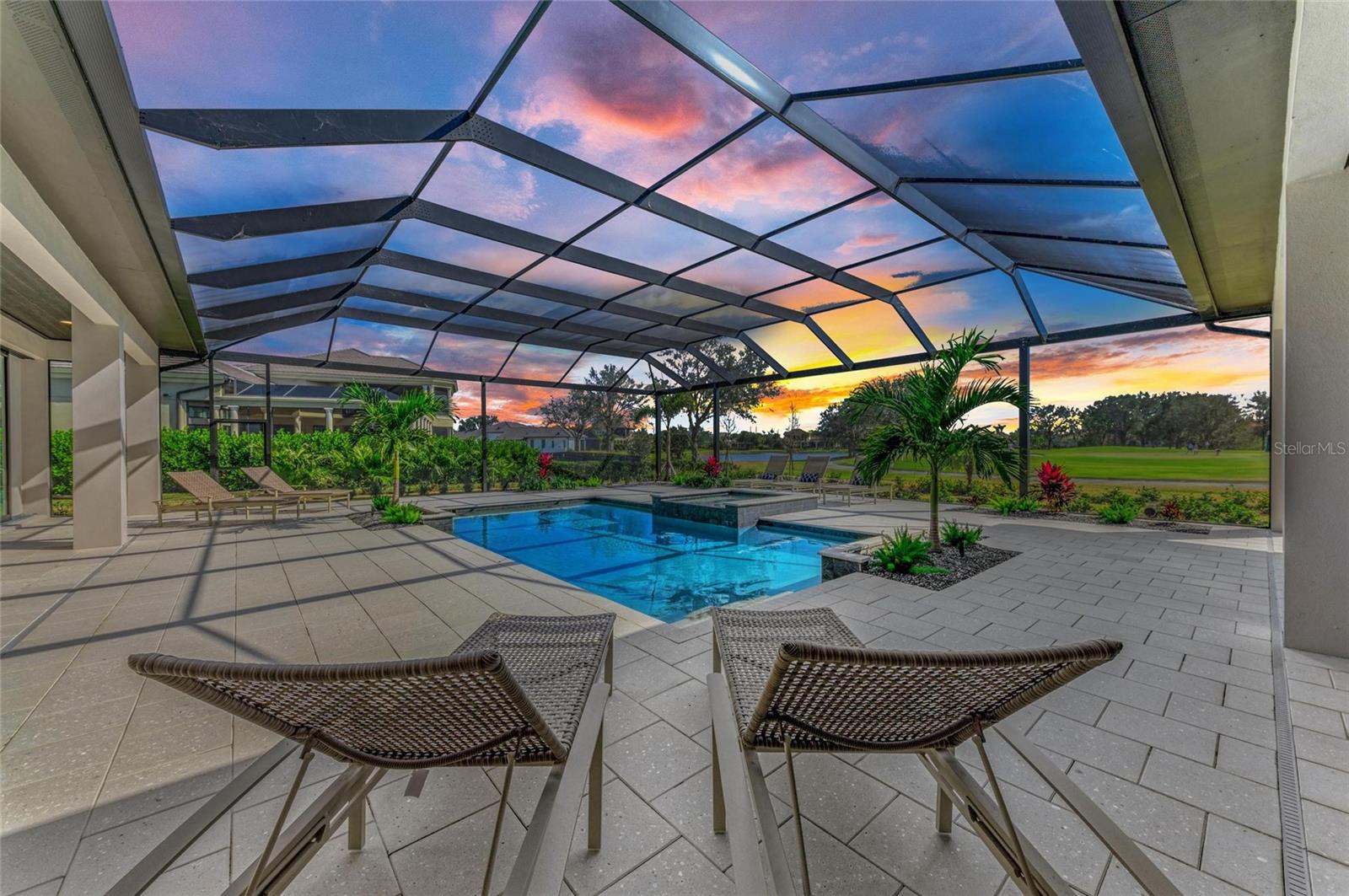 FOUNDERS CLUB - Residential