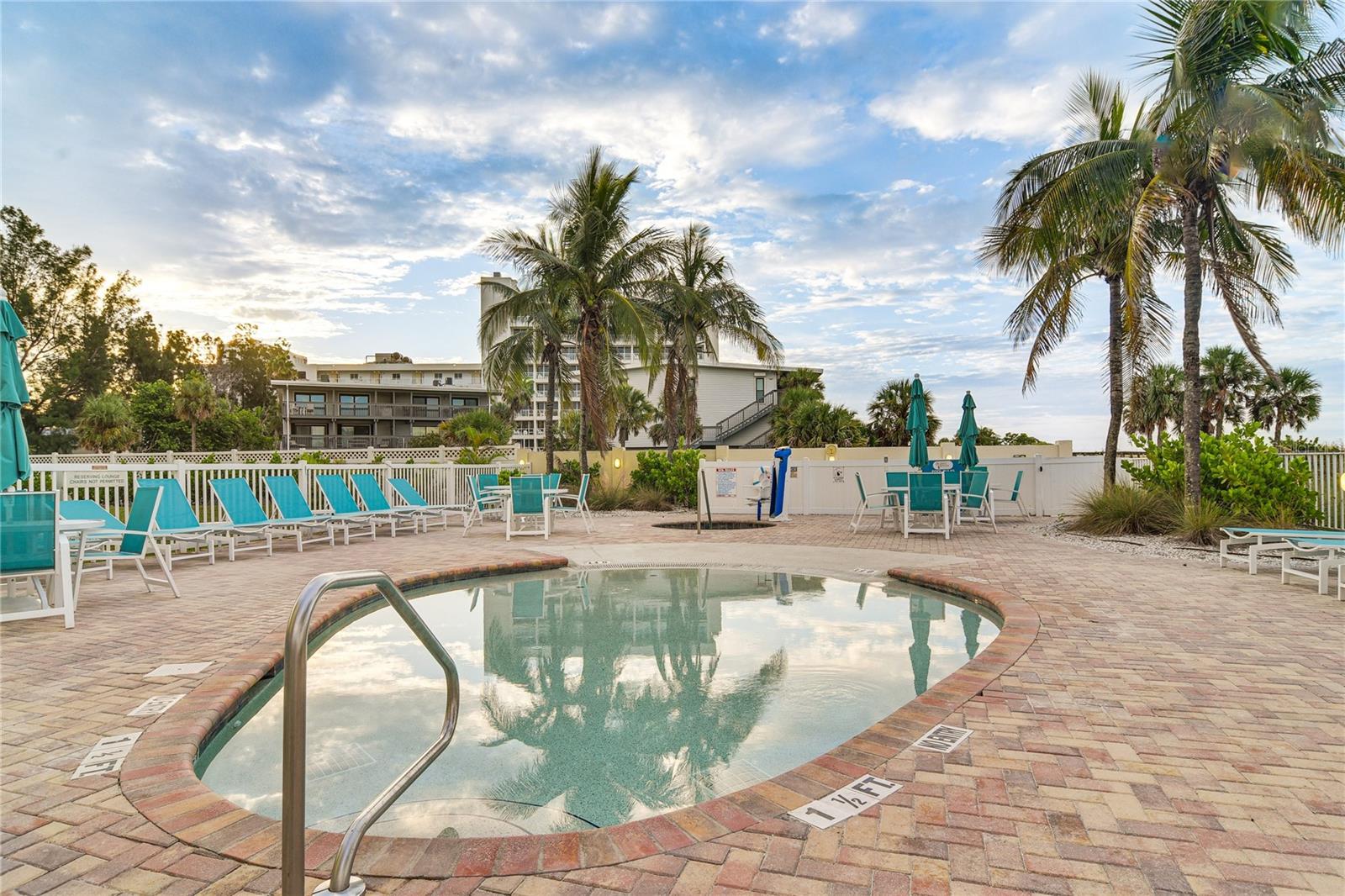 SUNSET VISTAS CONDO HOTEL ON THE GULF - Residential