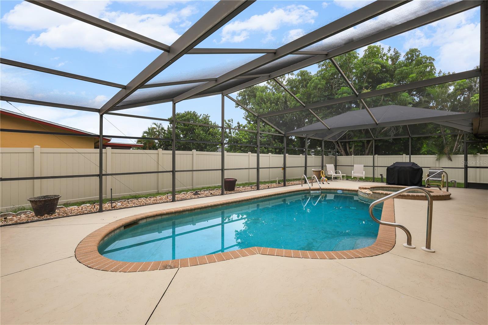 4029 COUNTRY CLUB BOULEVARD