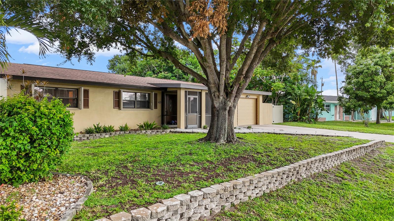 4029 COUNTRY CLUB BOULEVARD