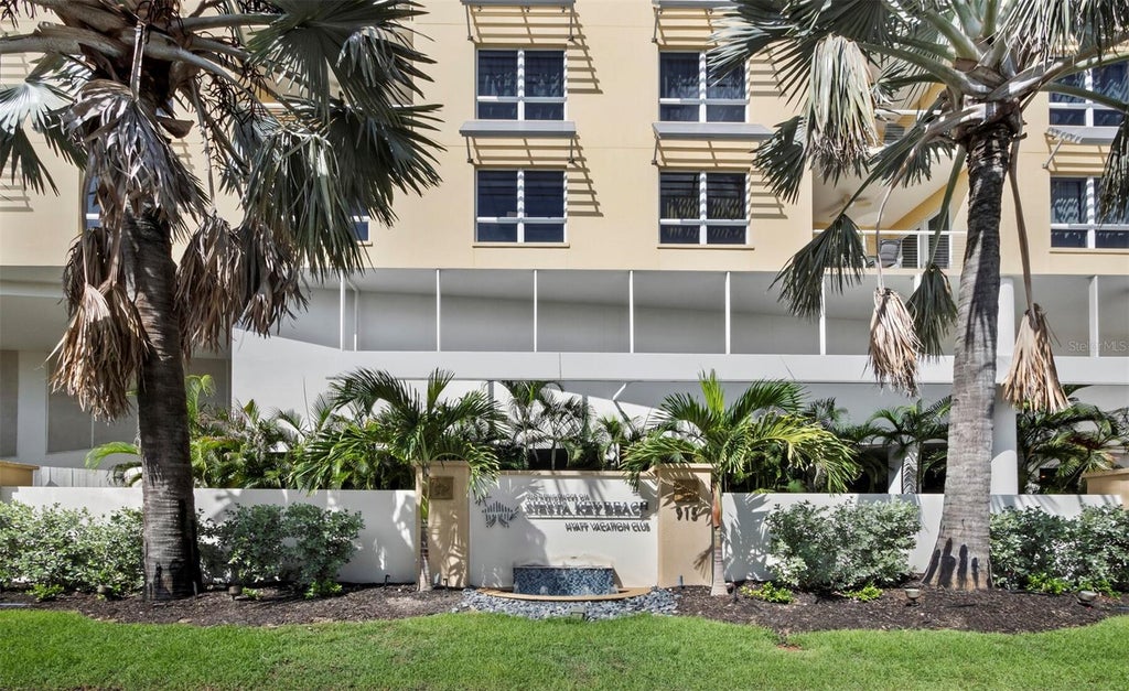 Photo of 915 Seaside Drive #310, Sarasota, FL 34242 (MLS # A4706217)
