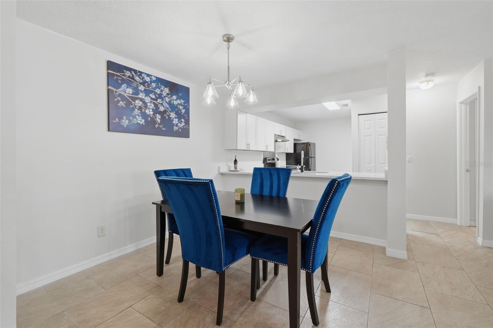 648 KENWICK CIRCLE 102