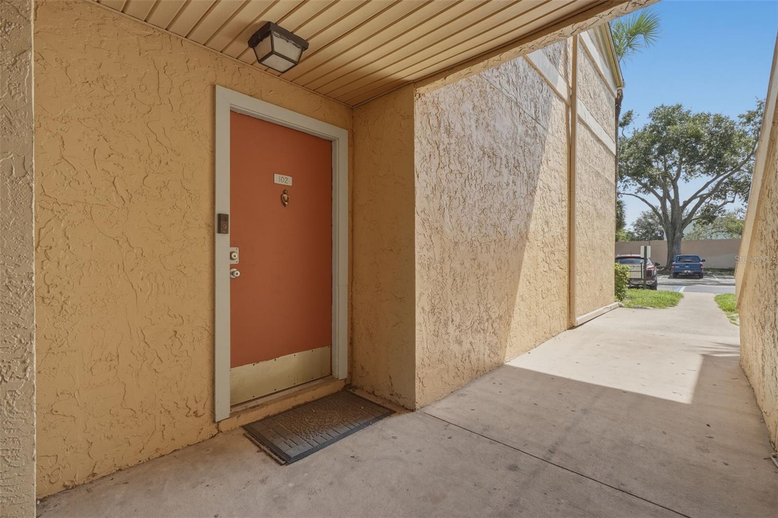 648 KENWICK CIRCLE 102
