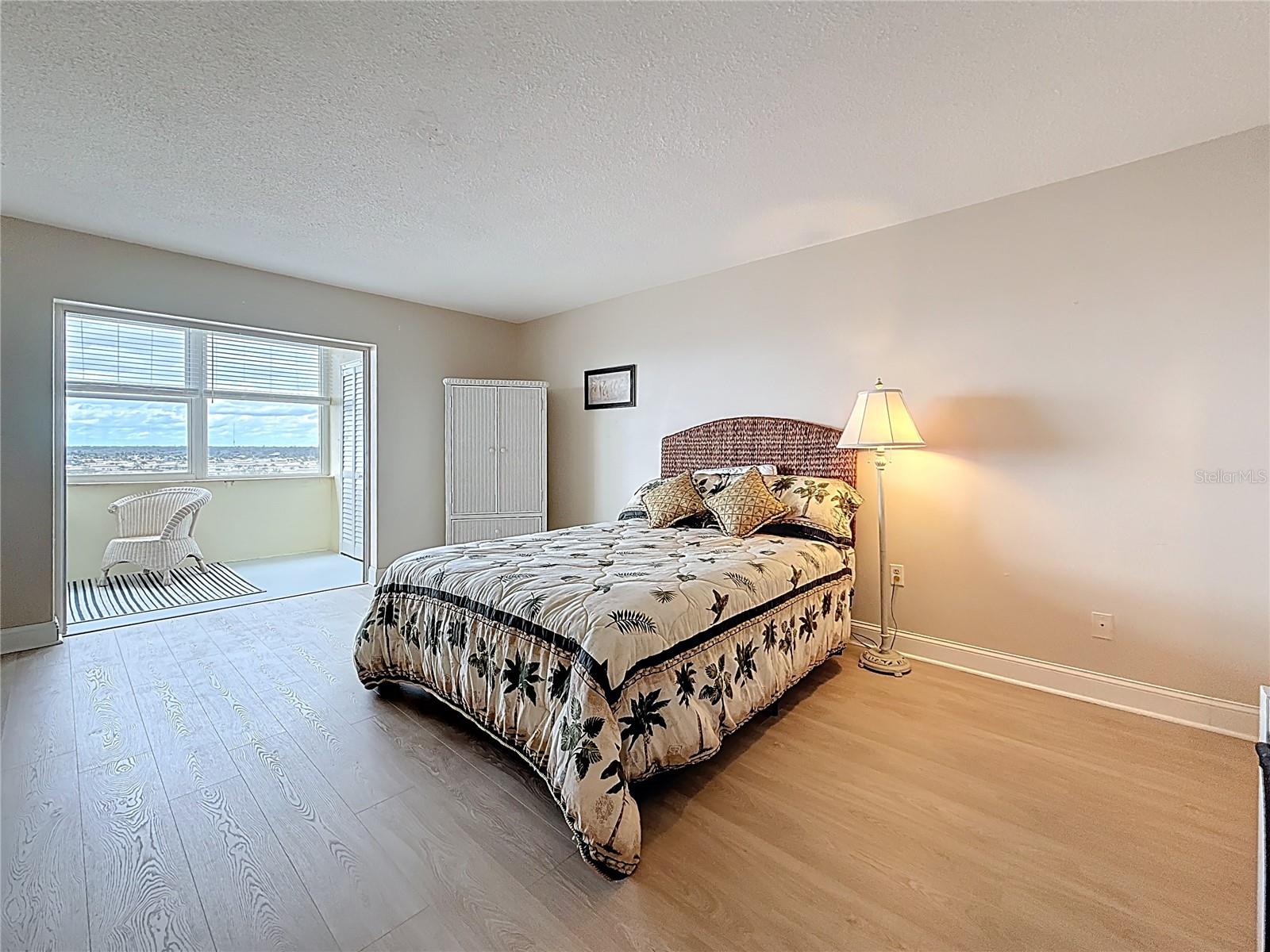 SEA TOWERS - Residential