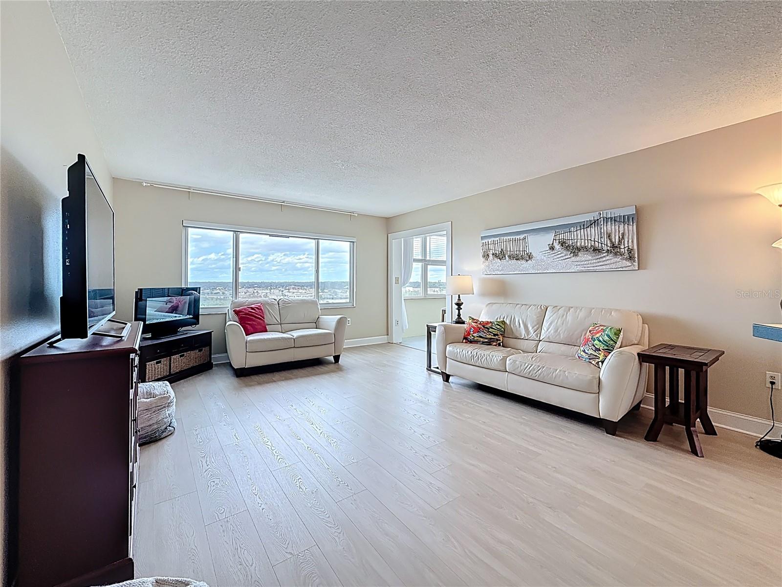 SEA TOWERS - Residential