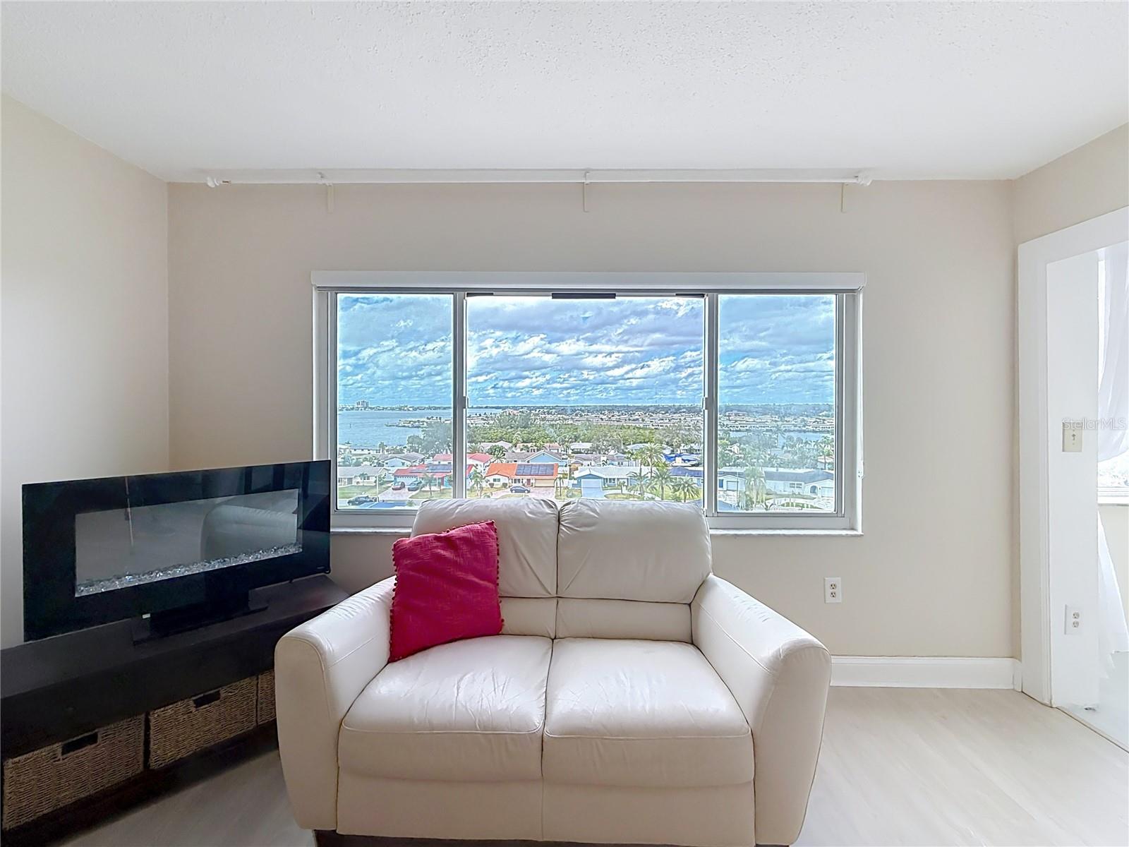 SEA TOWERS - Residential