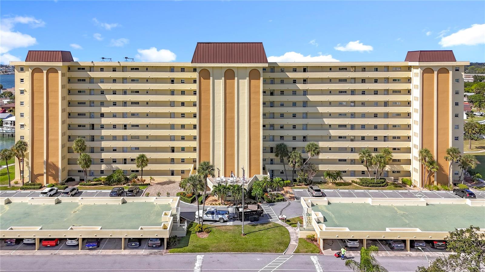 SEA TOWERS - Residential