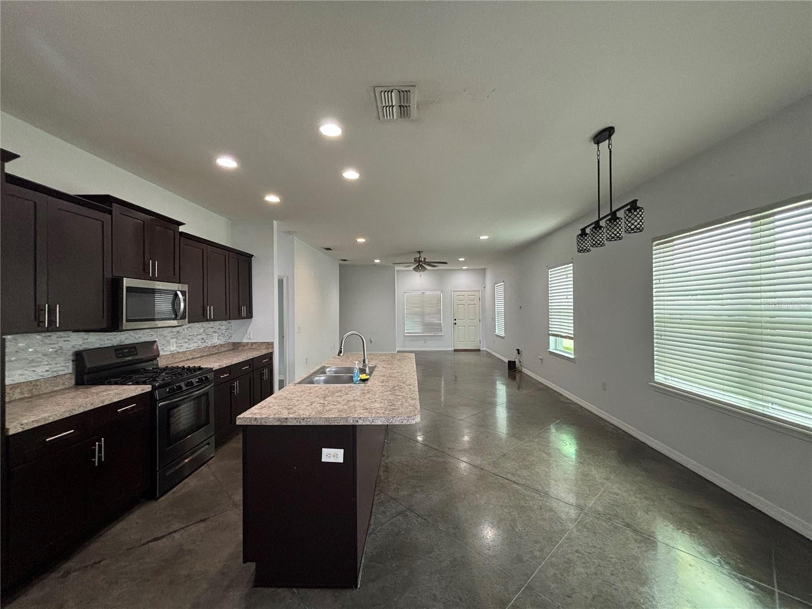 WHISPERING TRAILS PH 02 - Residential Lease