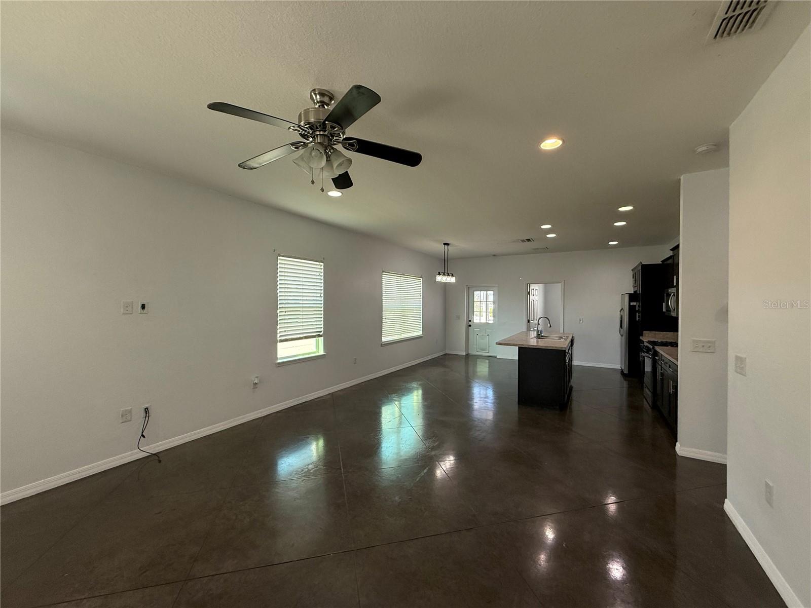 WHISPERING TRAILS PH 02 - Residential Lease