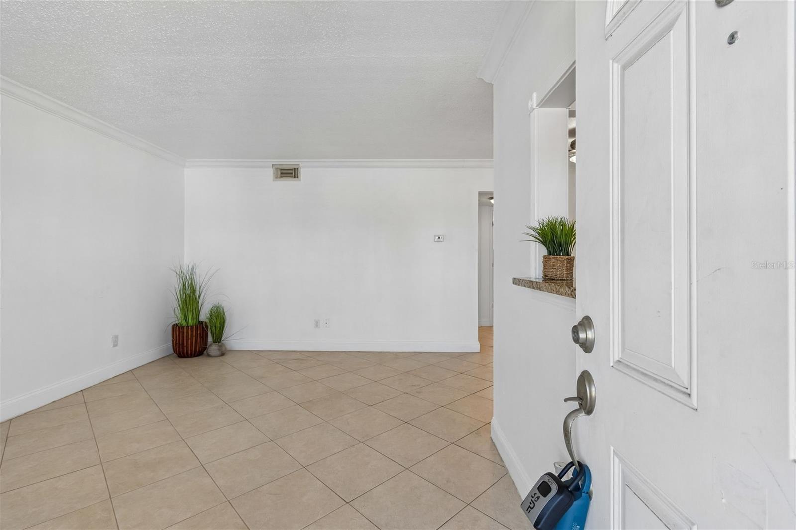 TROPICAL BREEZE CONDO - Residential
