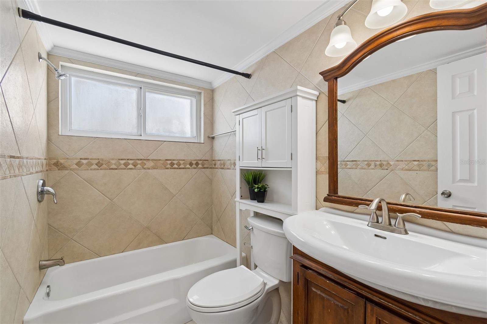 TROPICAL BREEZE CONDO - Residential