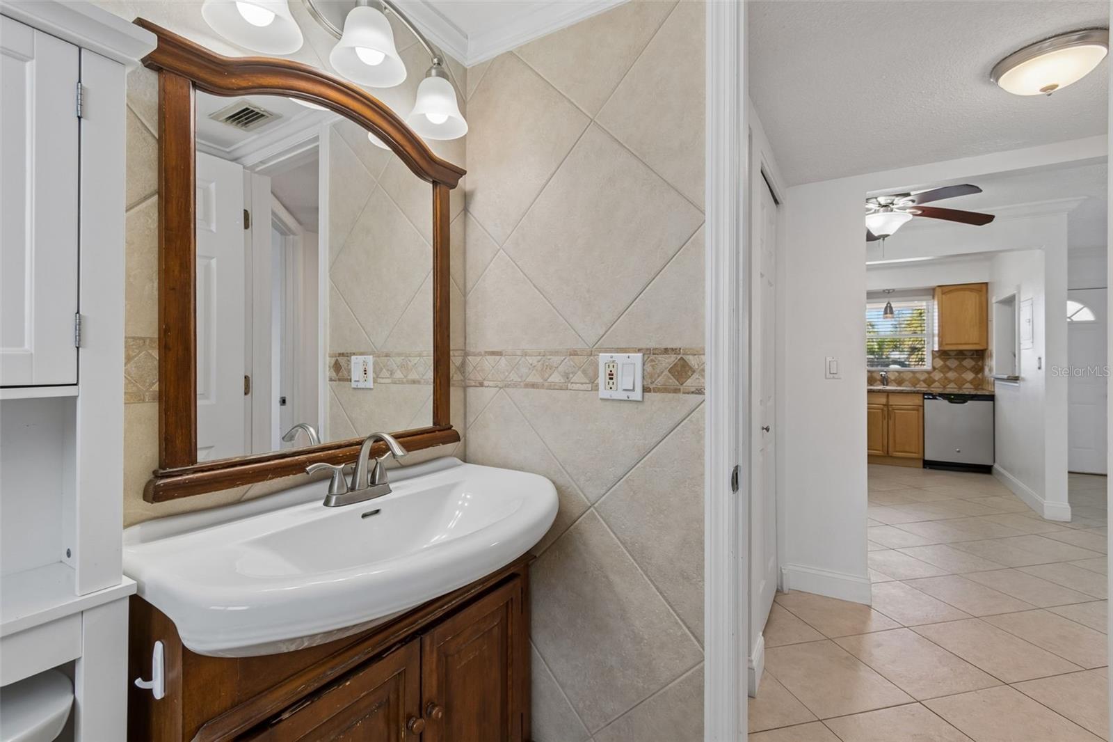 TROPICAL BREEZE CONDO - Residential