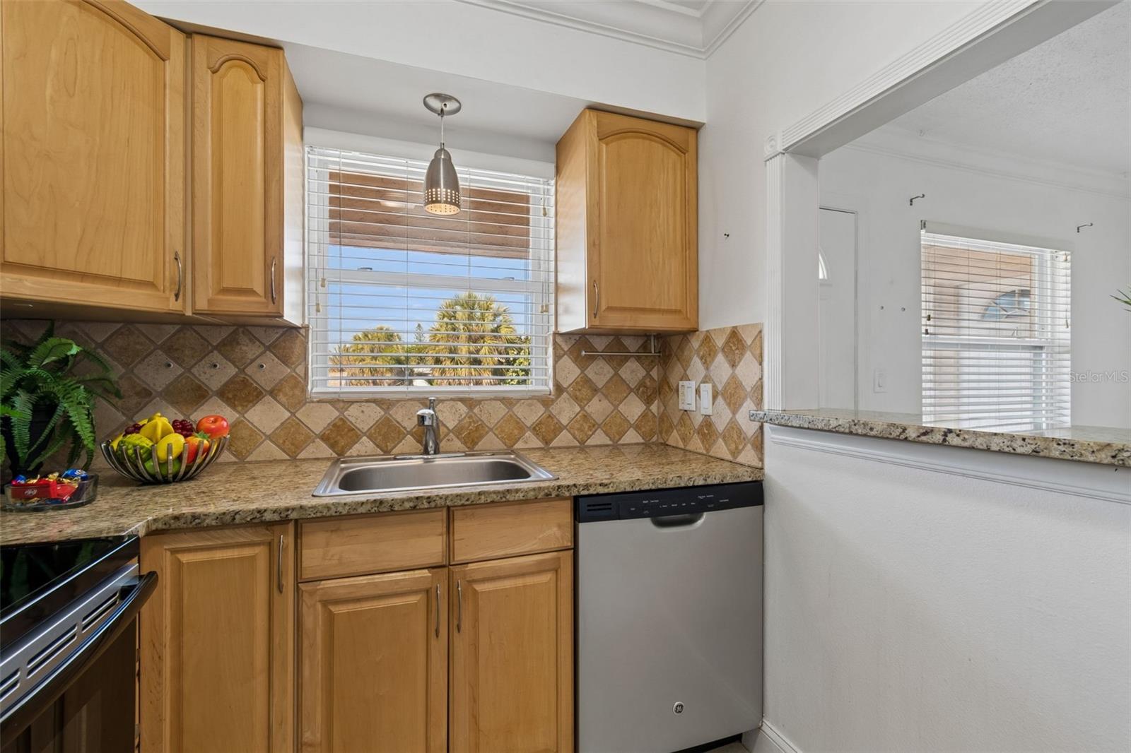 TROPICAL BREEZE CONDO - Residential