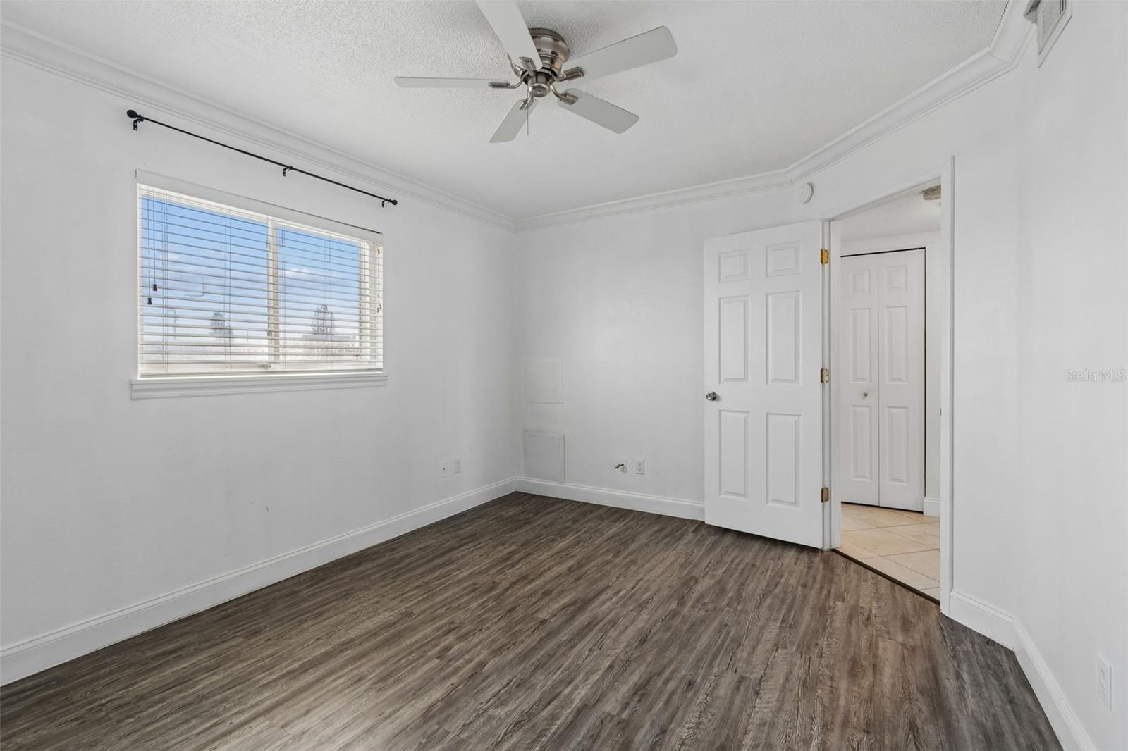 TROPICAL BREEZE CONDO - Residential