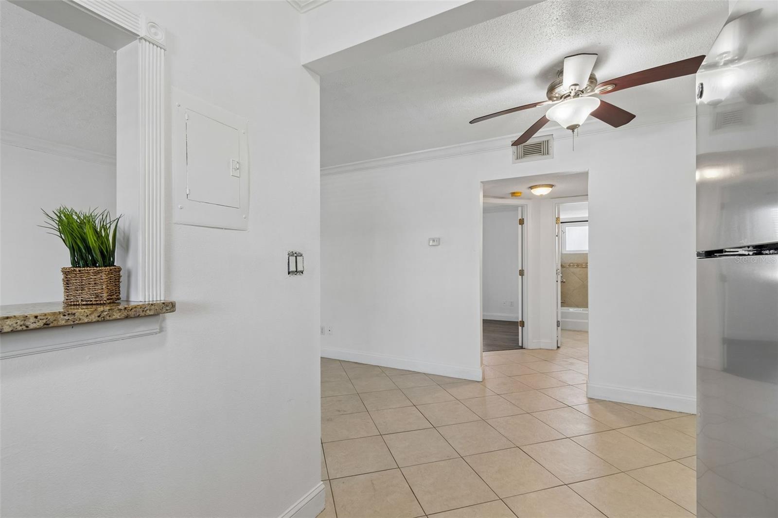 TROPICAL BREEZE CONDO - Residential