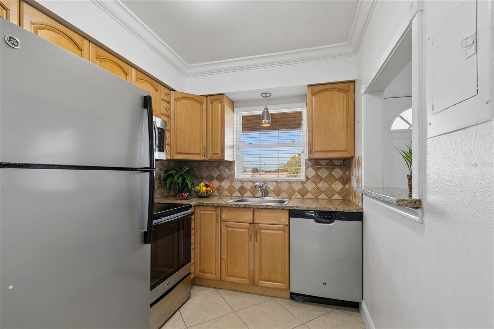 TROPICAL BREEZE CONDO - Residential