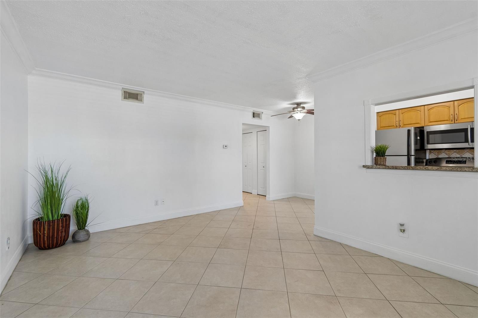 TROPICAL BREEZE CONDO - Residential