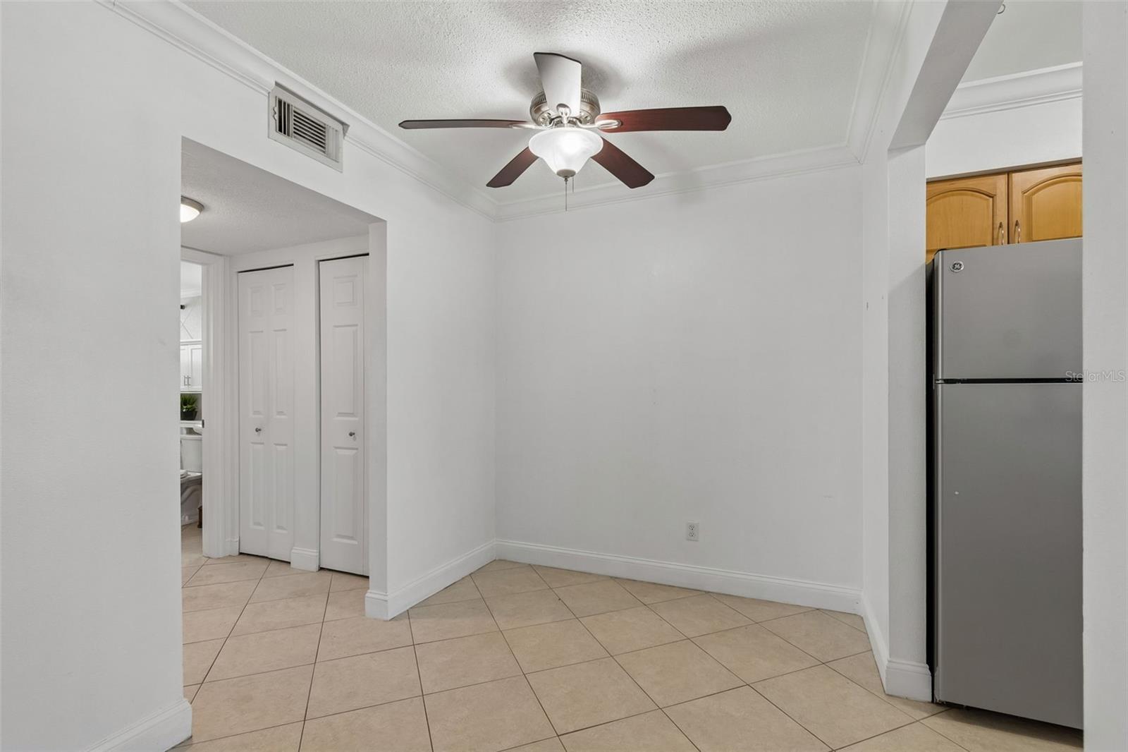 TROPICAL BREEZE CONDO - Residential
