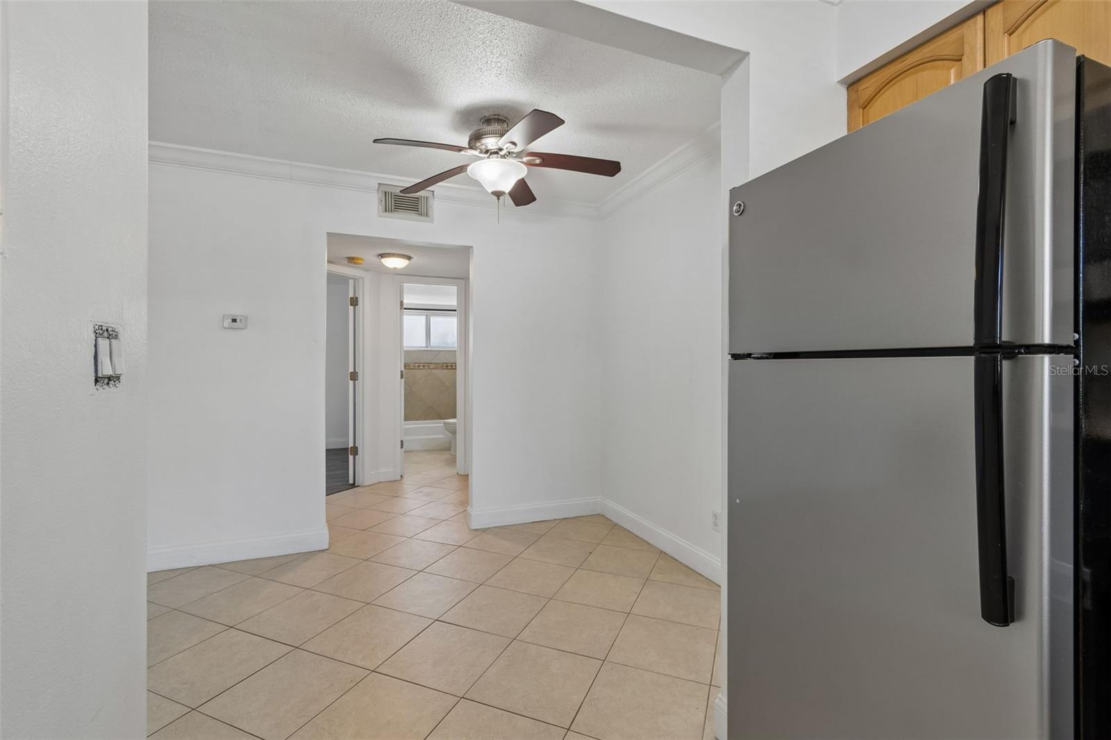 TROPICAL BREEZE CONDO - Residential
