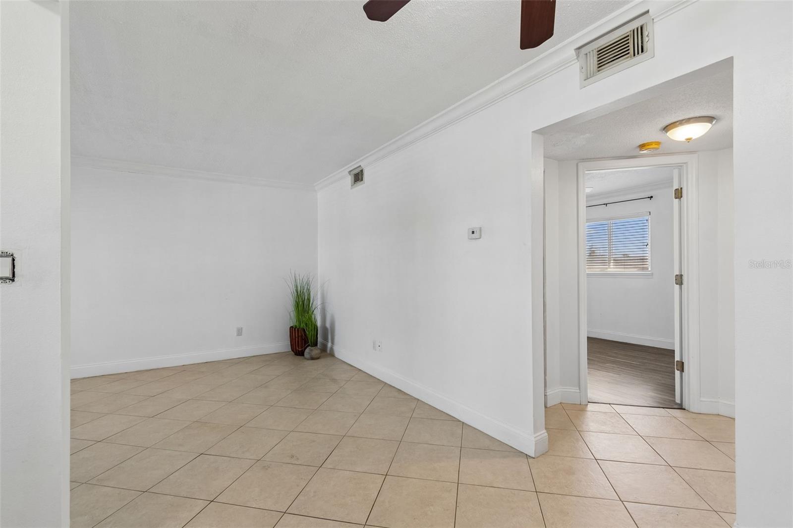 TROPICAL BREEZE CONDO - Residential