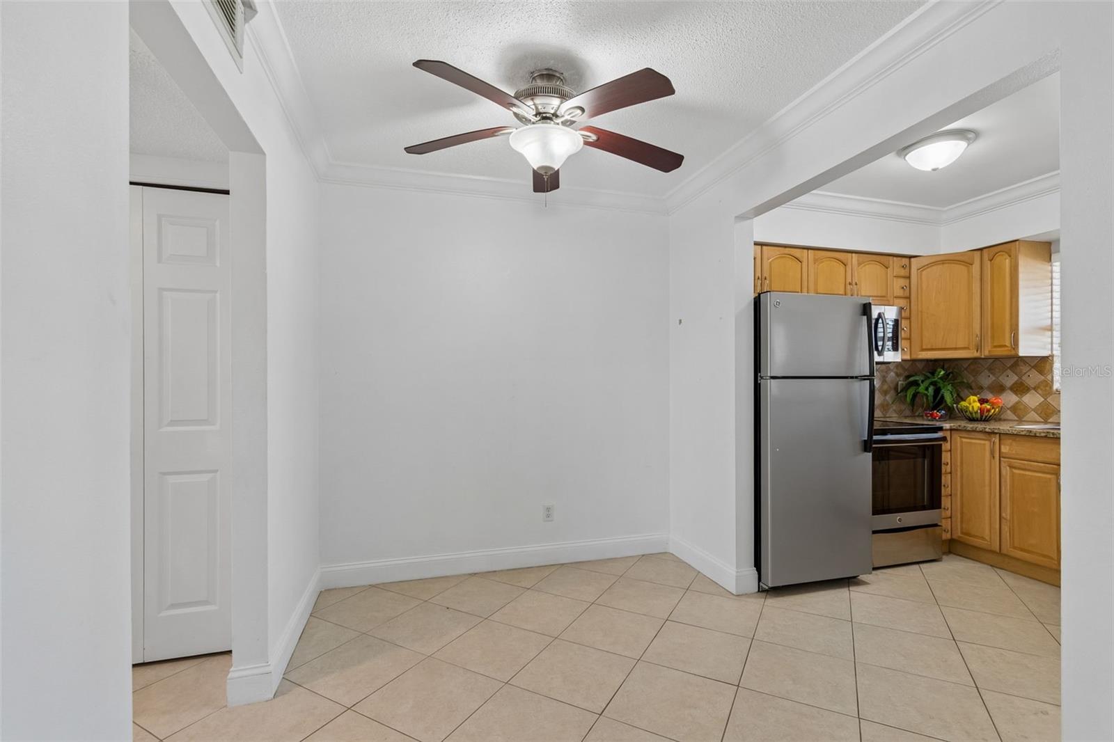TROPICAL BREEZE CONDO - Residential