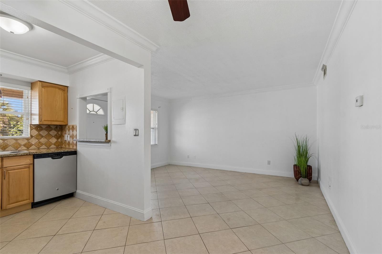 TROPICAL BREEZE CONDO - Residential