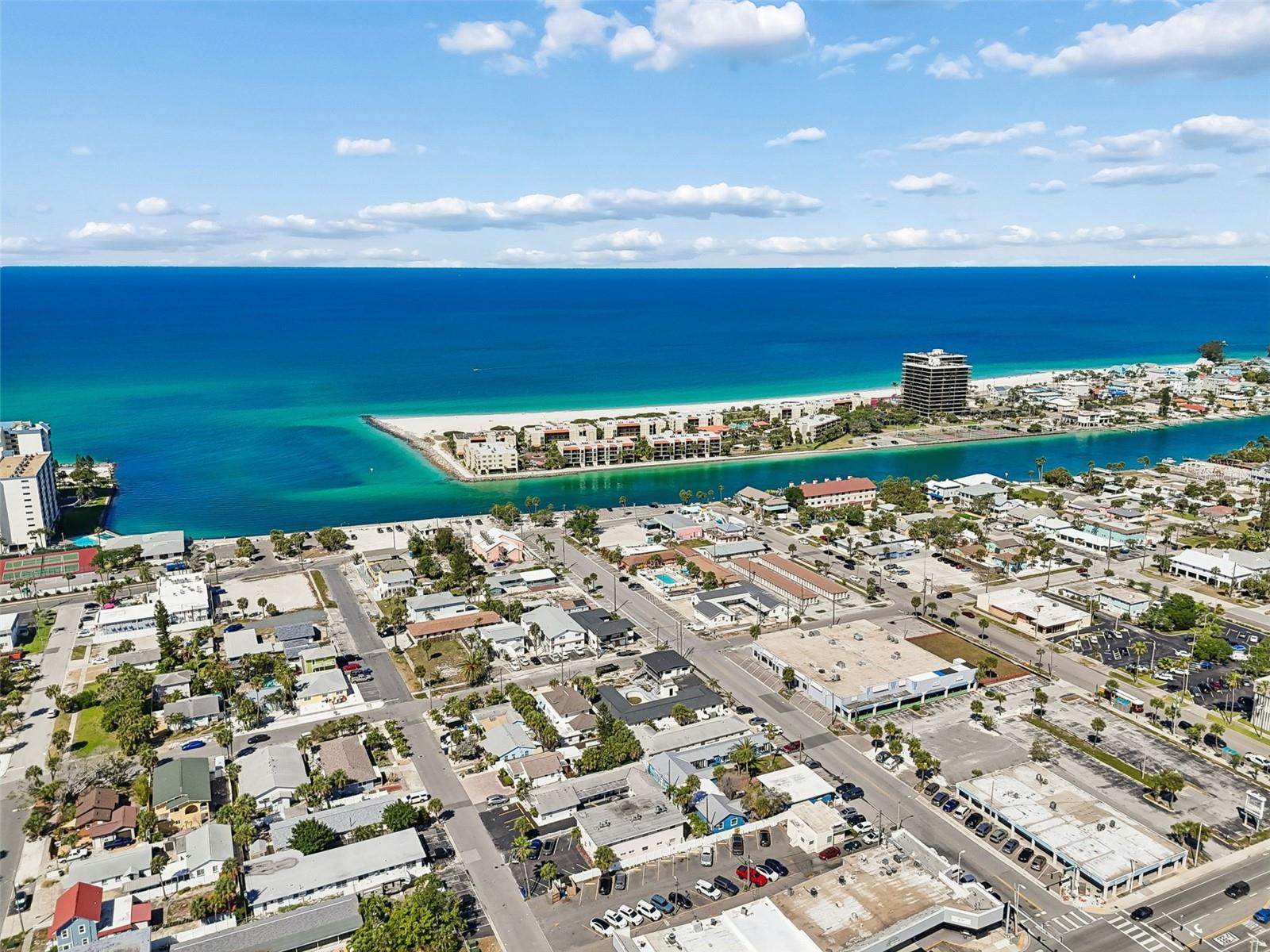 TROPICAL BREEZE CONDO - Residential