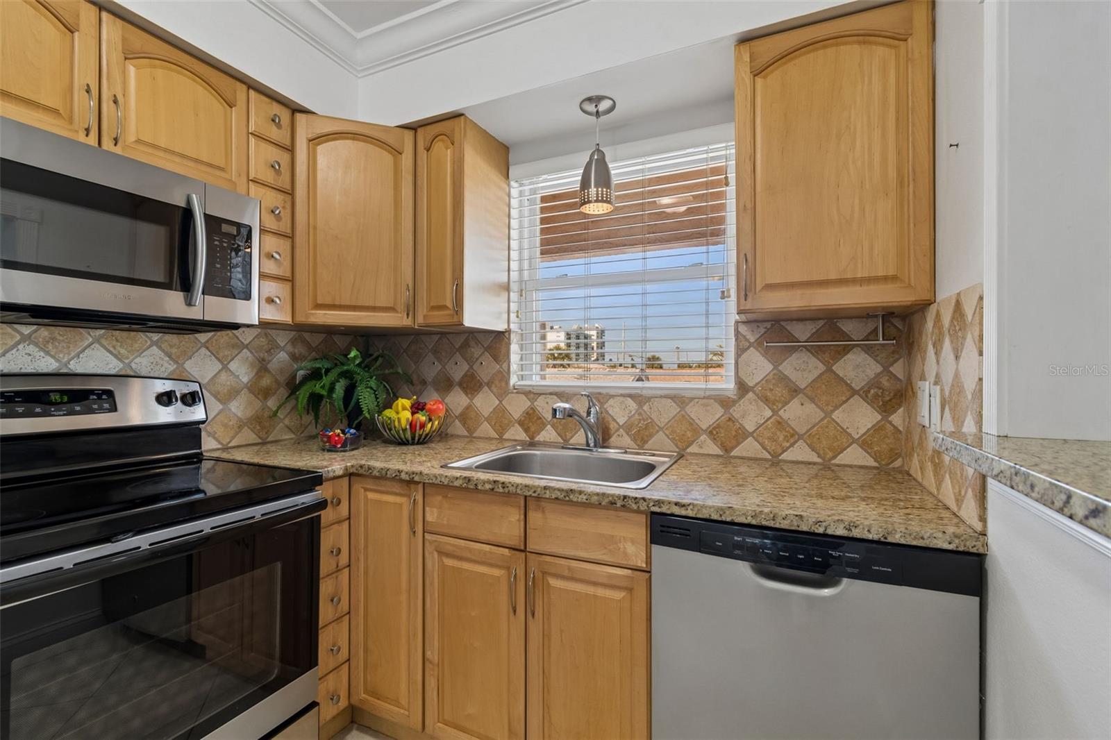 TROPICAL BREEZE CONDO - Residential