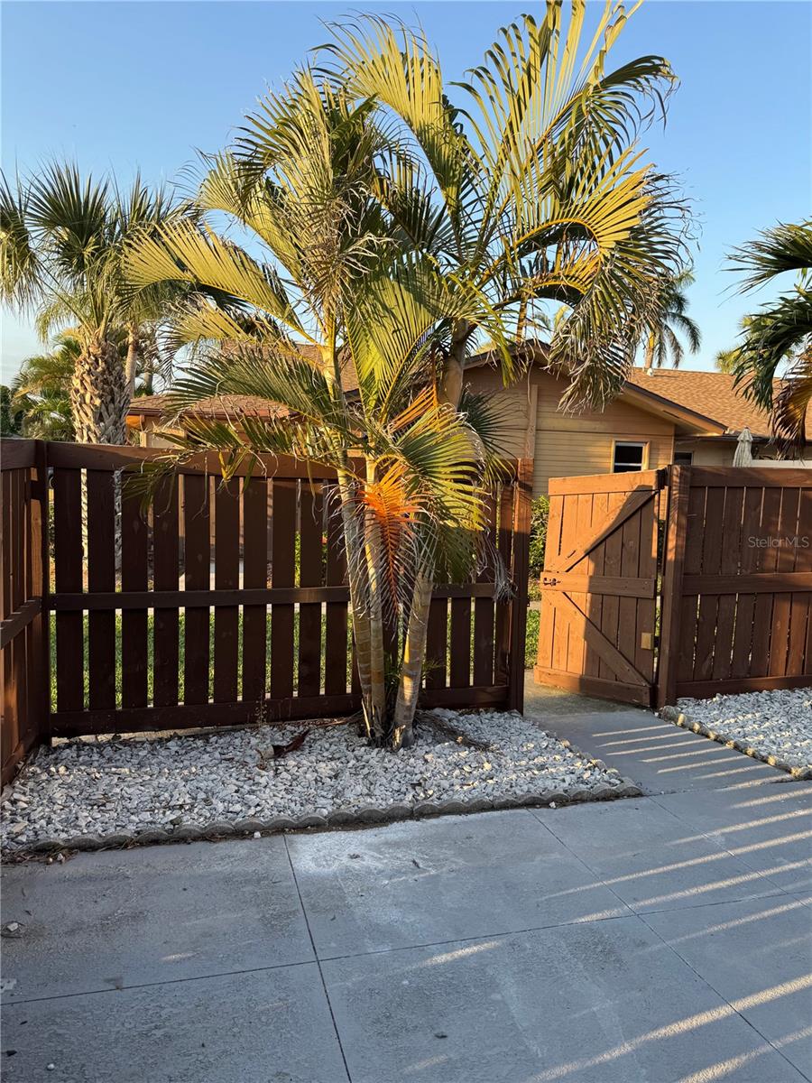 6321 ROYAL WOODS DRIVE